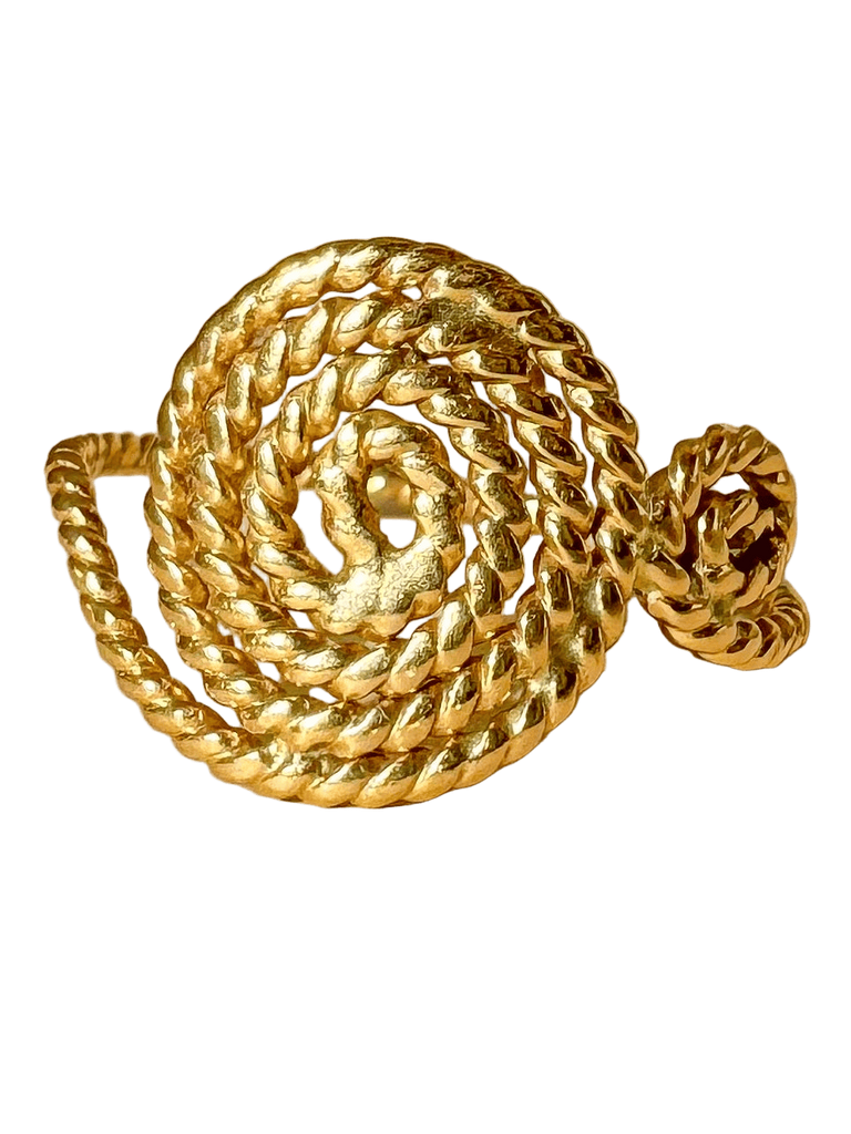 Gold rope-style pendant on a green background